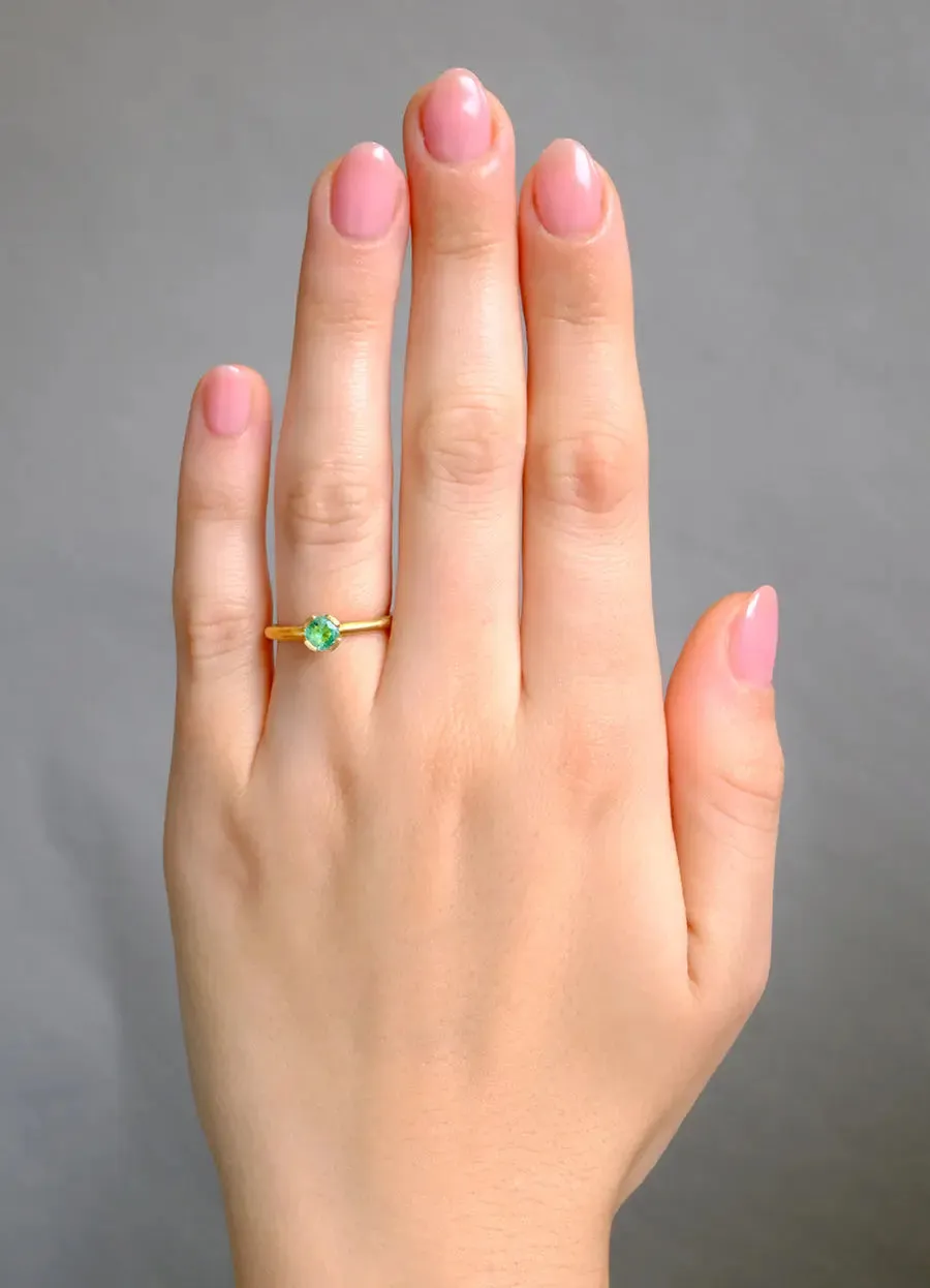 Brilliant Cut Emerald & 18ct Yellow Gold Ring