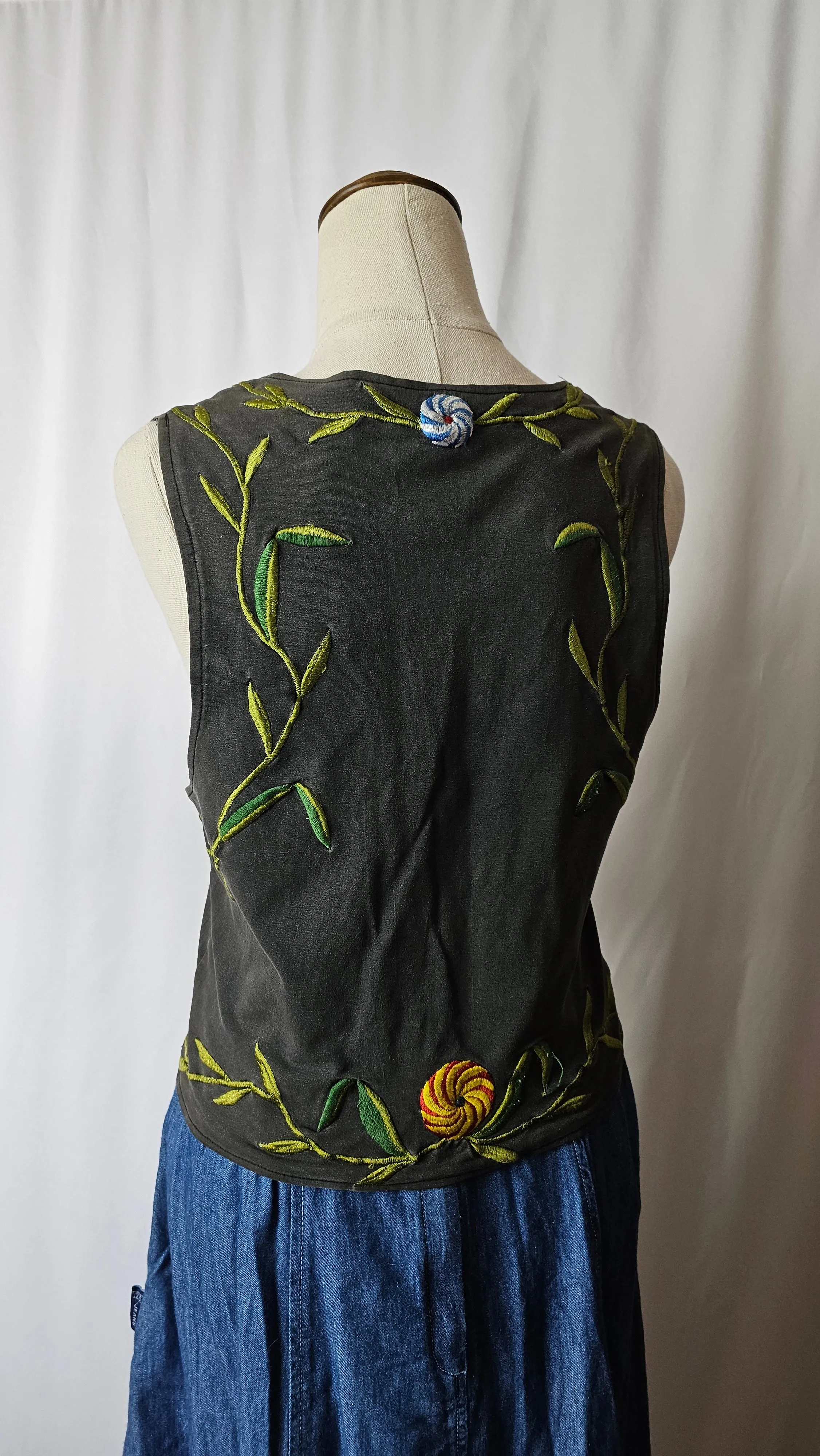 Vintage embroidered vest, flowers & vines, stretchy! S-M