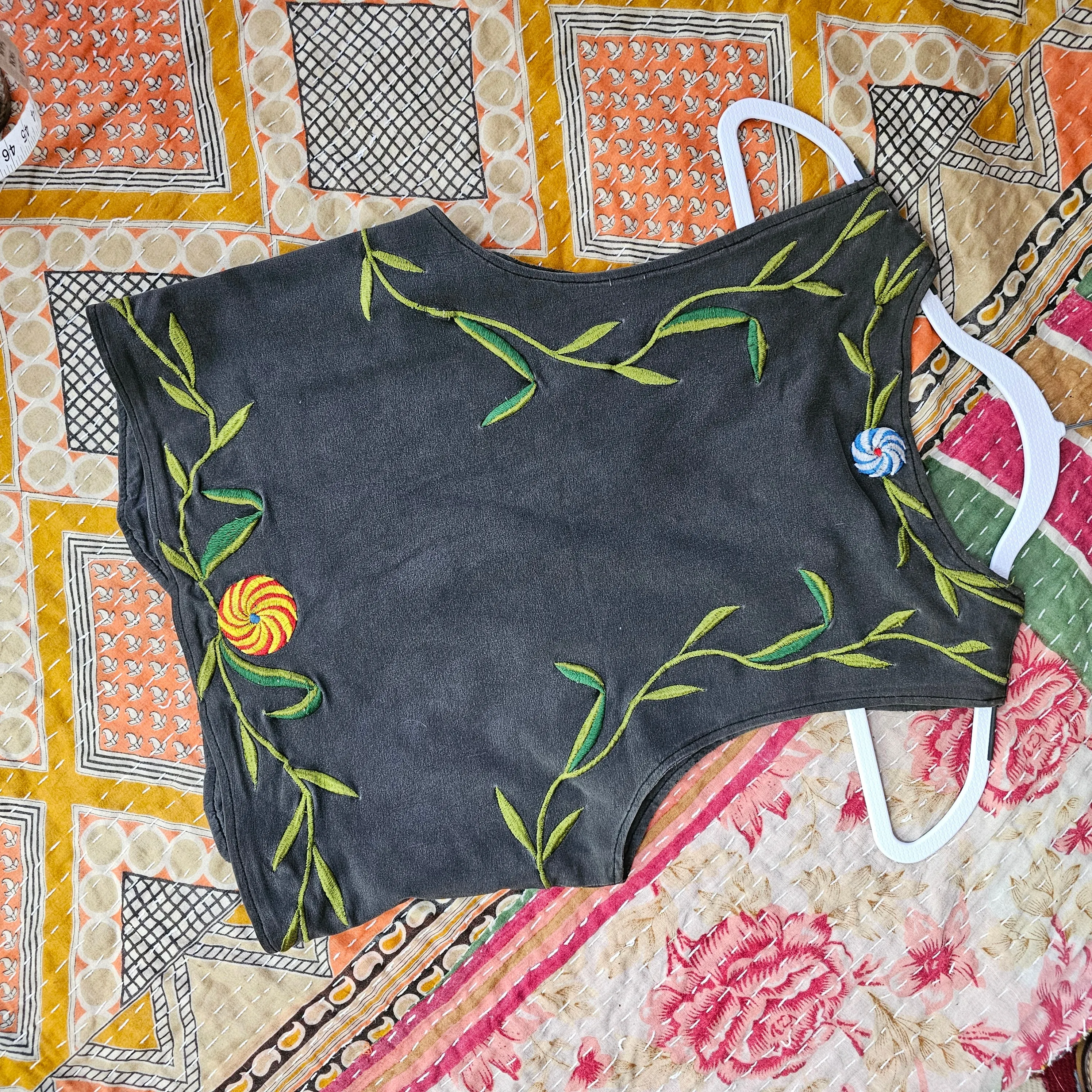 Vintage embroidered vest, flowers & vines, stretchy! S-M